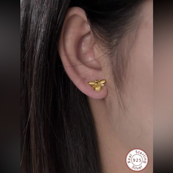 ✨Sterling Silver Bee Earrings - Picture 2 of 9